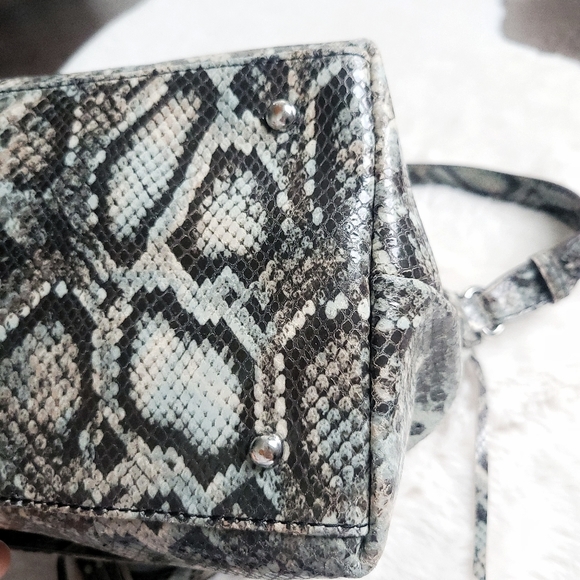 Aimee Kestenberg Snakeskin Patent Leather Chain Fringe Purse Y2K Shoulde… - Picture 14 of 16